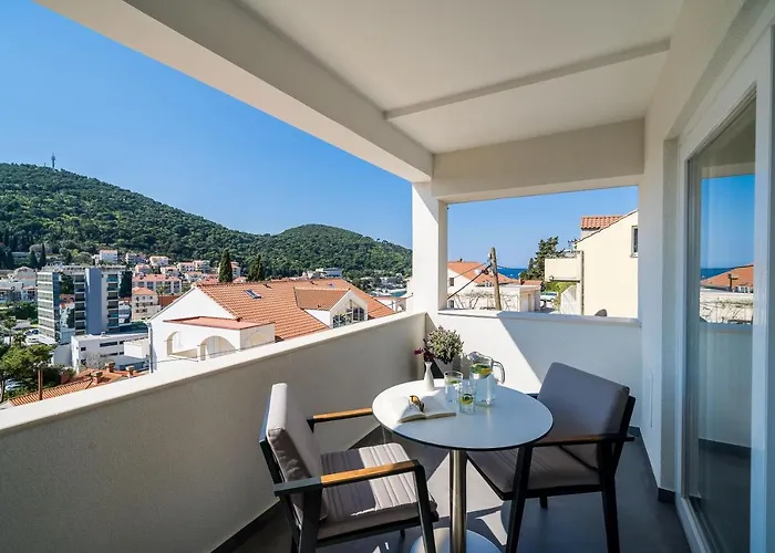 Swallow's Nest * دوبروفينك