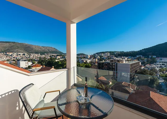 Swallow's Nest * دوبروفينك